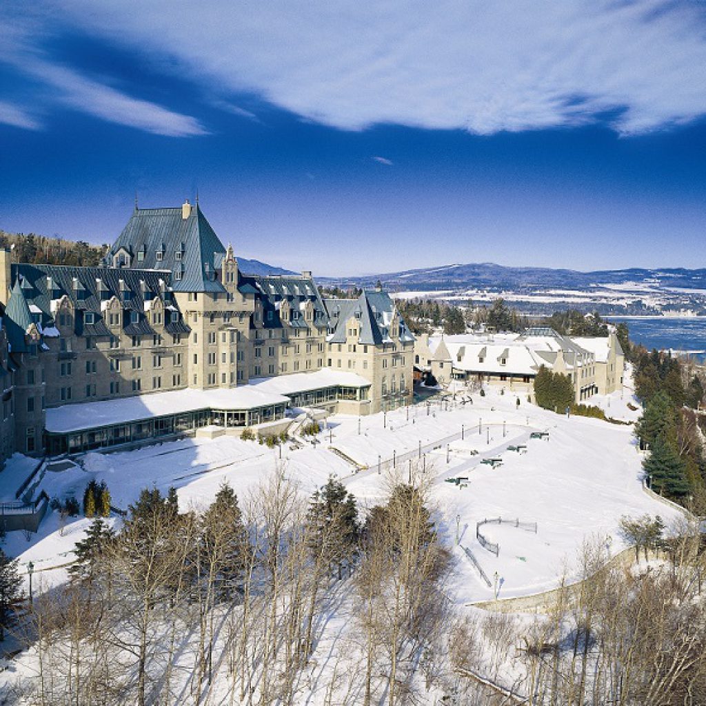 The Castle on the Cliff: Majestic, Magic, Manoir